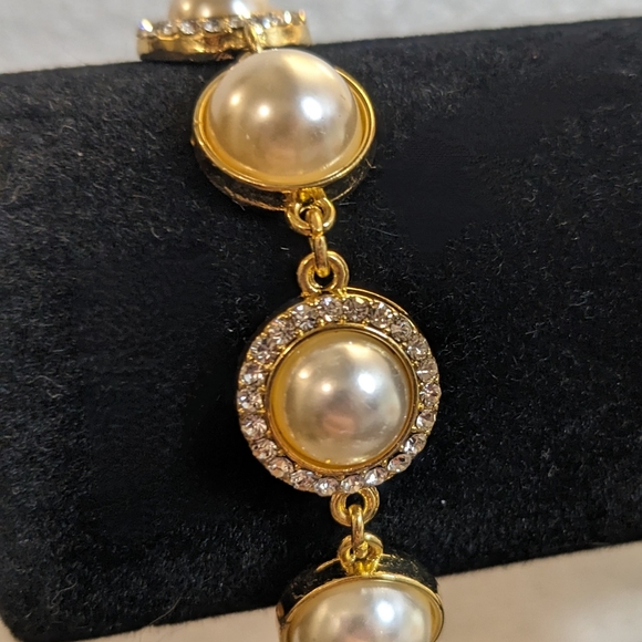 Jewelry - Monet Gold Pearl and Rhinestone Bracelet
